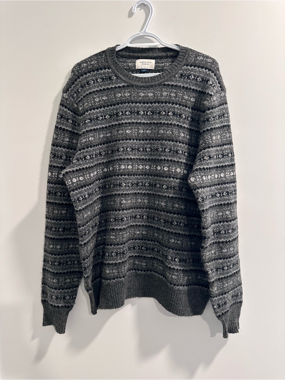 American Eagle Outfitters Gray Patterned Crewneck Sweater - Men